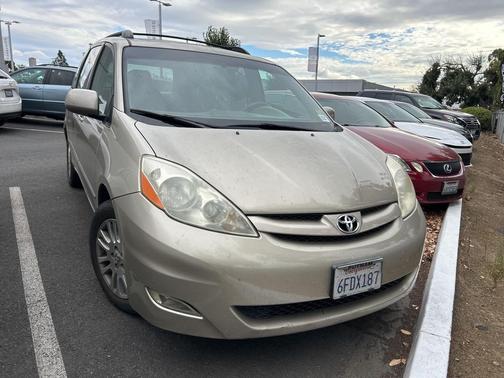 2008 Toyota Sienna XLE