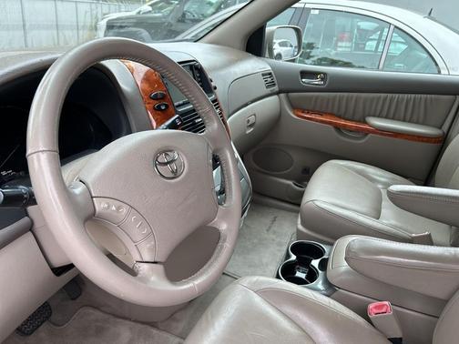 2008 Toyota Sienna XLE