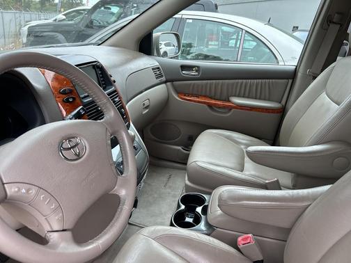 2008 Toyota Sienna XLE