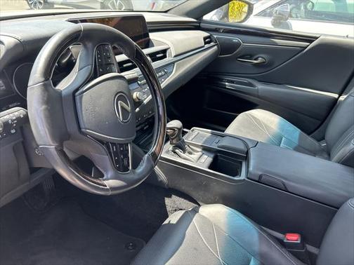 2021 Lexus ES 300h Luxury
