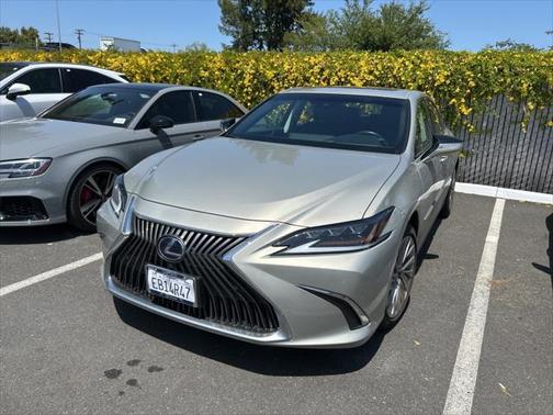 2021 Lexus ES 300h Luxury