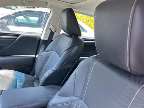2021 Lexus ES 300h Luxury