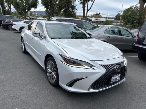 2021 Lexus ES 300h Luxury