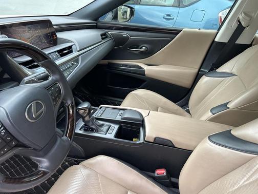 2021 Lexus ES 300h Luxury