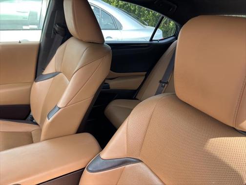 2019 Lexus ES 300h Base