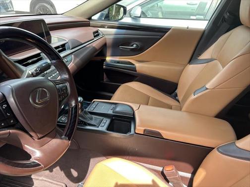 2019 Lexus ES 300h Base