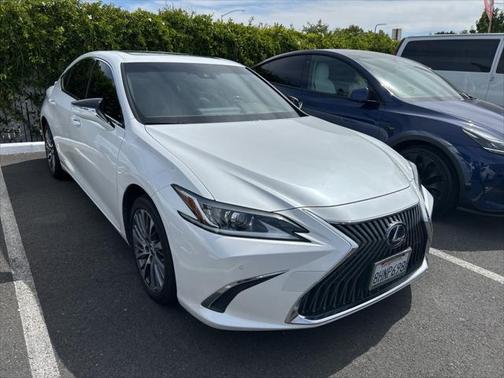 2019 Lexus ES 300h Base
