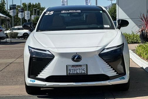 Eminent White Pearl 2025 Lexus RZ 300e Luxury
