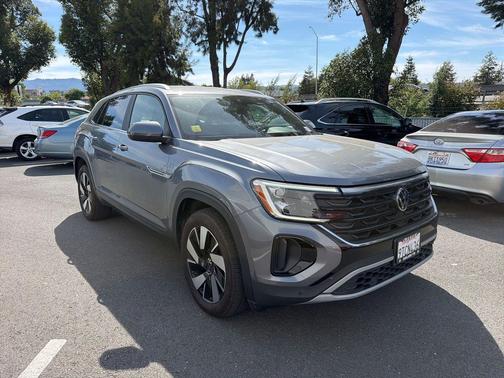 Platinum Gray Metallic 2024 Volkswagen Atlas Cross Sport 2.0T SE w/Technology 4MOTION
