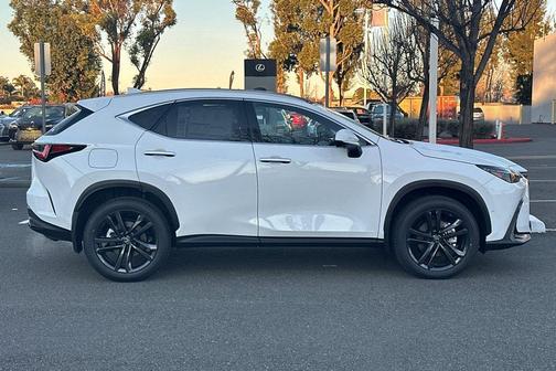 2026 Lexus NX 450h+ Luxury