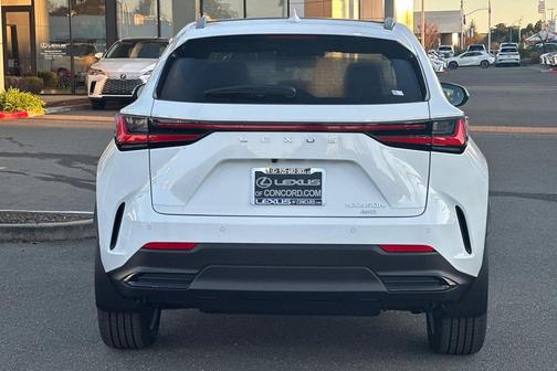 2026 Lexus NX 450h+ Luxury