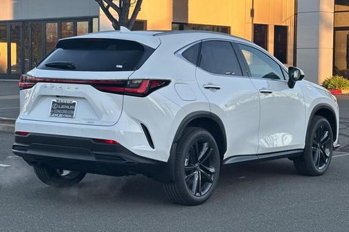 2026 Lexus NX 450h+ Luxury