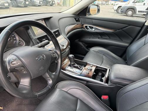 2017 INFINITI Q70L 3.7