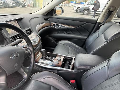 2017 INFINITI Q70L 3.7