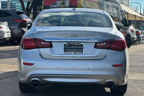 2017 INFINITI Q70L 3.7