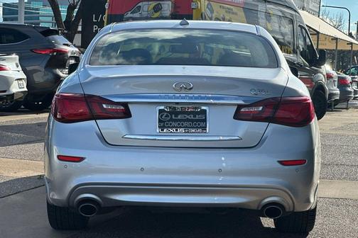 2017 INFINITI Q70L 3.7