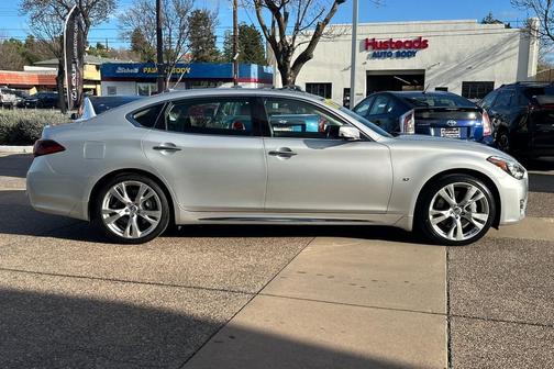 2017 INFINITI Q70L 3.7
