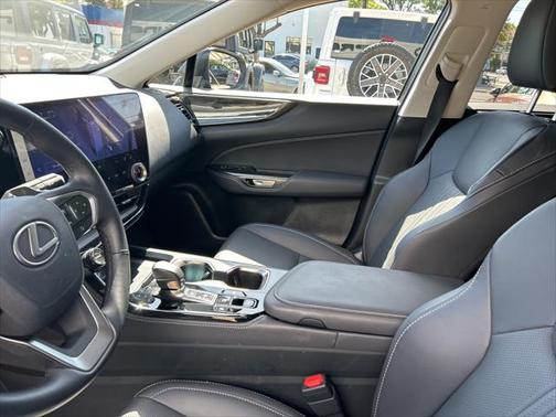 2025 Lexus NX 350h Premium