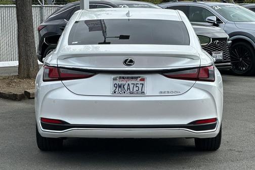 2024 Lexus ES 300h Base
