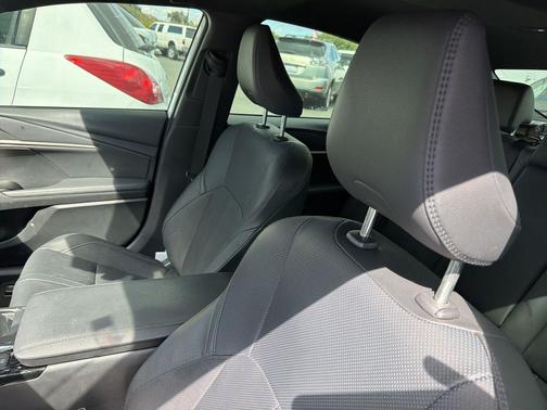 Wind Chill Pearl/Midnight Black Metallic 2025 Toyota Camry XSE
