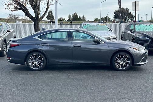 2025 Lexus ES 300h Base