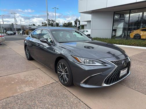 2025 Lexus ES 300h Base