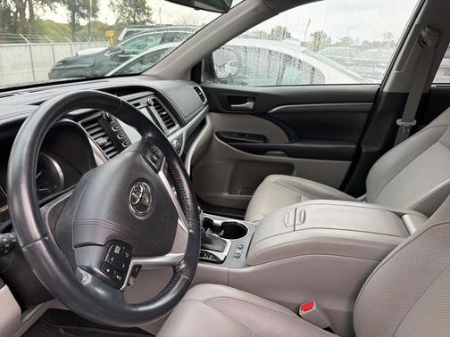 2017 Toyota Highlander Limited Platinum