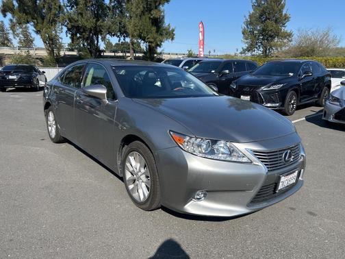 2015 Lexus ES 300h Base