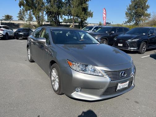 2015 Lexus ES 300h Base