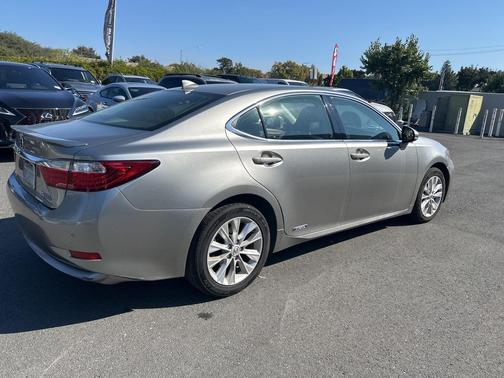 2015 Lexus ES 300h Base