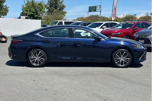 2024 Lexus ES 300h Base