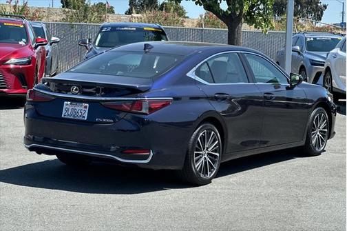 2024 Lexus ES 300h Base