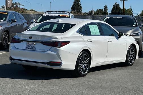 2025 Lexus ES 300h Base