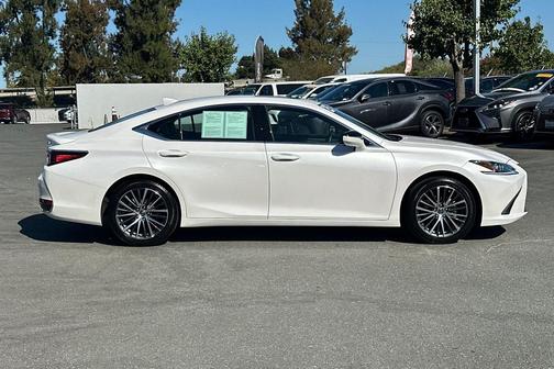 2025 Lexus ES 300h Base