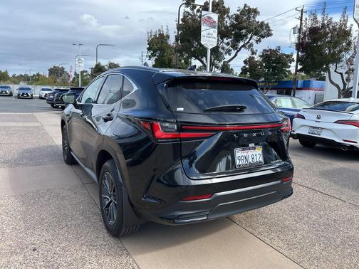 2025 Lexus NX 350h Premium