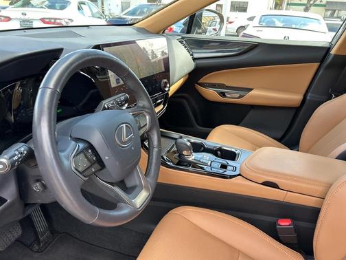 2025 Lexus NX 350h Premium