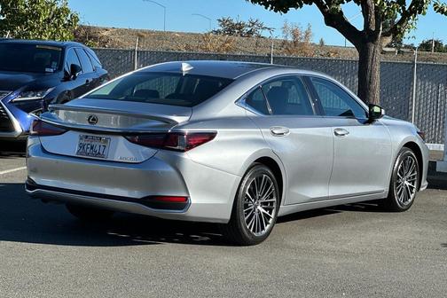 2024 Lexus ES 300h Base