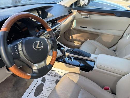 2015 Lexus ES 300h Base