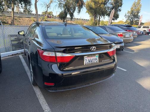 2015 Lexus ES 300h Base