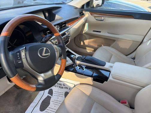 2015 Lexus ES 300h Base