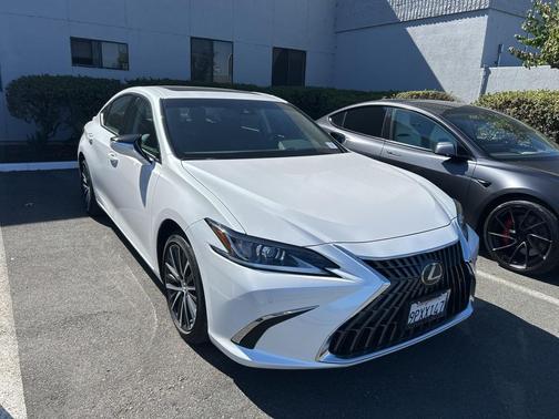 2025 Lexus ES 300h Base