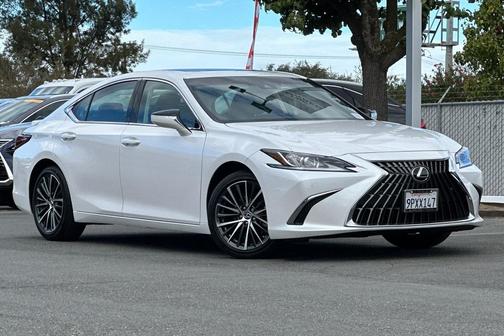 2025 Lexus ES 300h Base