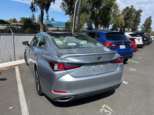 2023 Lexus ES 350 Luxury
