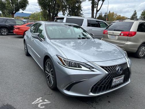 2022 Lexus ES 300h Base