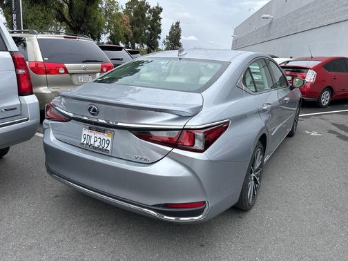 2022 Lexus ES 300h Base