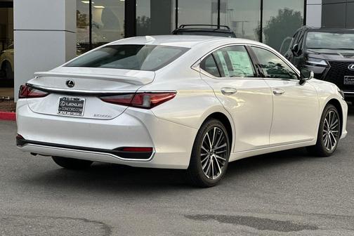 2025 Lexus ES 300h Base