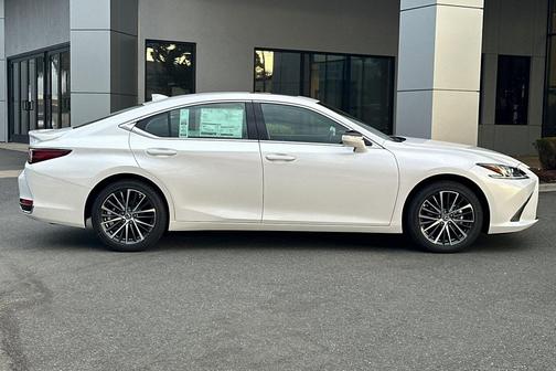 2025 Lexus ES 300h Base