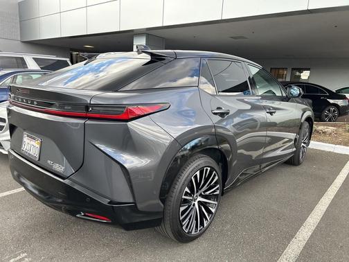 2023 Lexus RZ 450e Luxury
