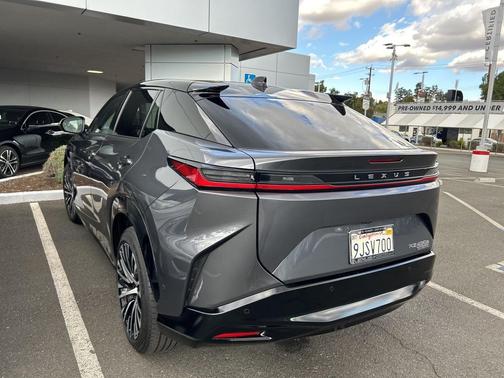 2023 Lexus RZ 450e Luxury
