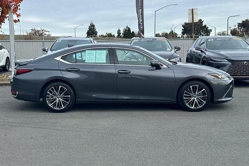 2025 Lexus ES 300h Base